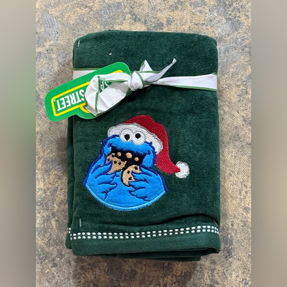 Sesame Street Set of 2 Christmas Cookie Monster Hand Towels 18x28 Inch Green NWT